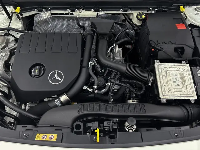 Mercedes-Benz A-Klasse 180 Premium Plus 2021 Benzine 36