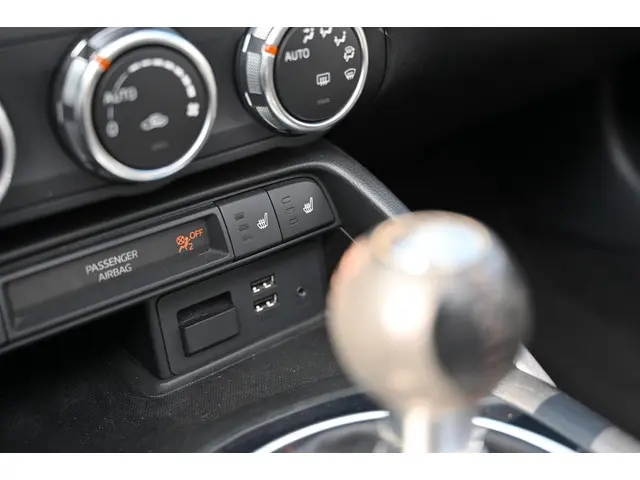 Mazda MX-5 SkyActiv-G 160 6MT GT-M 2015 Benzine 27