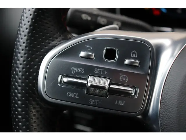 Mercedes-Benz B-Klasse 180 AMG 2019 Benzine 18
