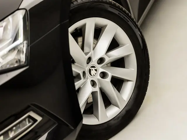 Škoda Superb Combi 1.5 TSI ACT Sport 2021 Benzine 19