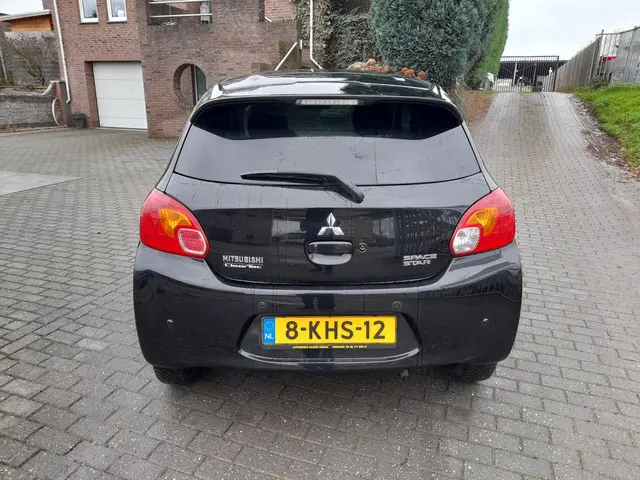 Mitsubishi Space Star 1.0 Intense 2013 Benzine 6