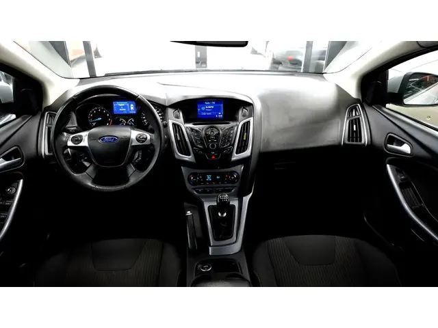 Ford Focus Wagon 1.0 EcoBoost Titanium 2013 Benzine 20