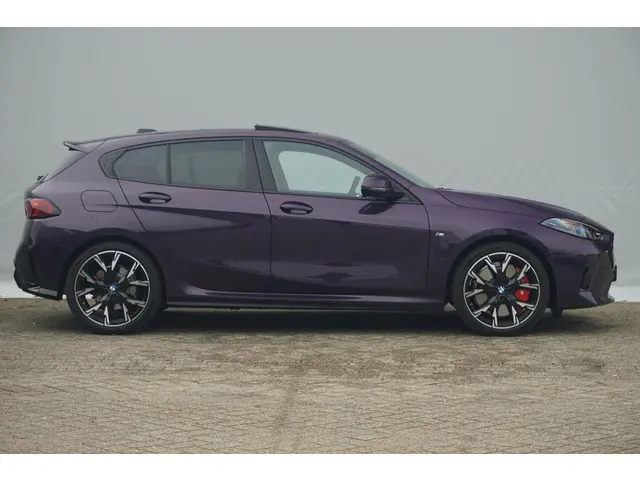 BMW 1 Serie 5-deurs 120 2025 Benzine 4
