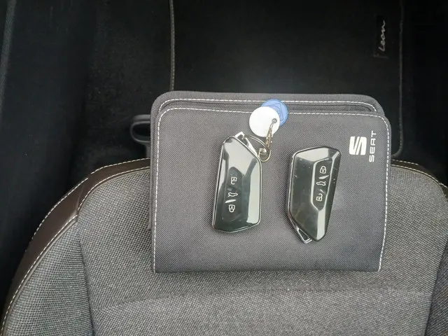 SEAT Leon 1.5 TSI FR SCHADEAUTO!! 2020 Benzine 23