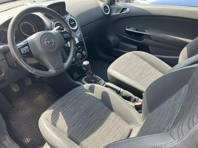 Opel Corsa 1.4-16V Enjoy 2014 Benzine 8