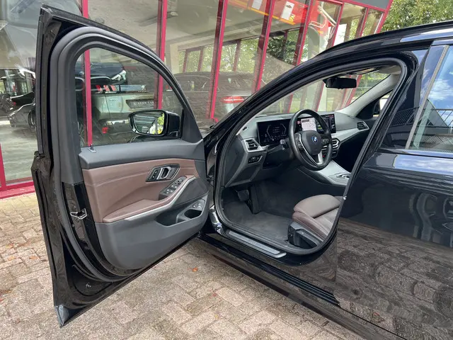 BMW 3 Serie Touring 320e 2023 Hybride Benzine 7