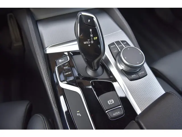 BMW 5 Serie 520i High Executive 2020 Benzine 19