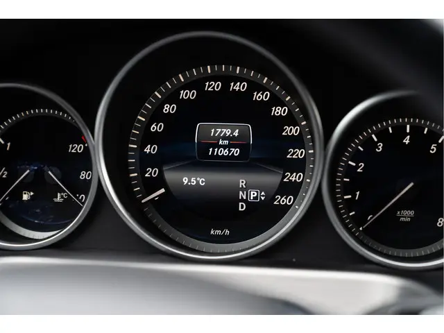 Mercedes-Benz E-Klasse E200 Avantgarde 2013 Benzine 17