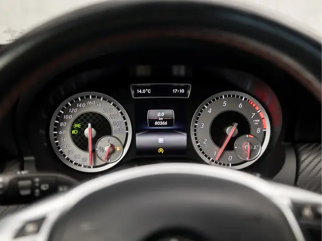 Mercedes-Benz A-Klasse 180 AMG Sport 2015 Benzine 21