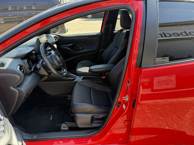 Toyota Yaris 1.5 Hybrid Executive 2021 Hybride Benzine 8