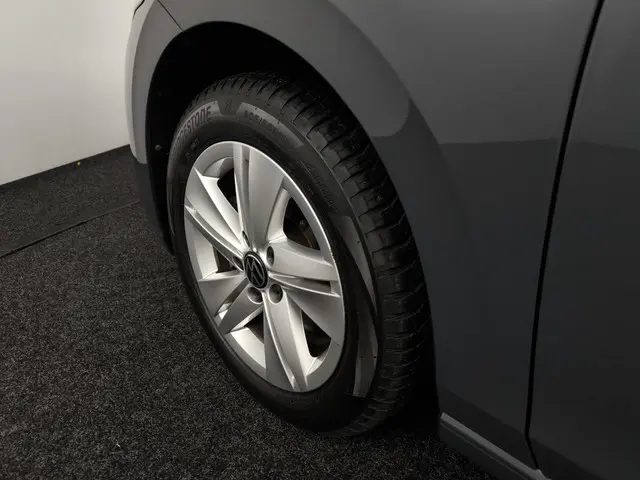 Volkswagen Golf 1.0 TSI Life 2022 Benzine 5