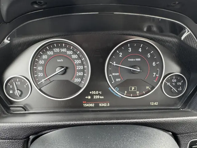 BMW 3 Serie 320i Corporate Lease Executive 2017 Benzine 15