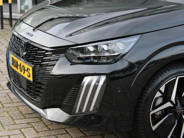 Peugeot 208 Hybrid 136 e-DCS6 GT 2024 Hybride Benzine 17