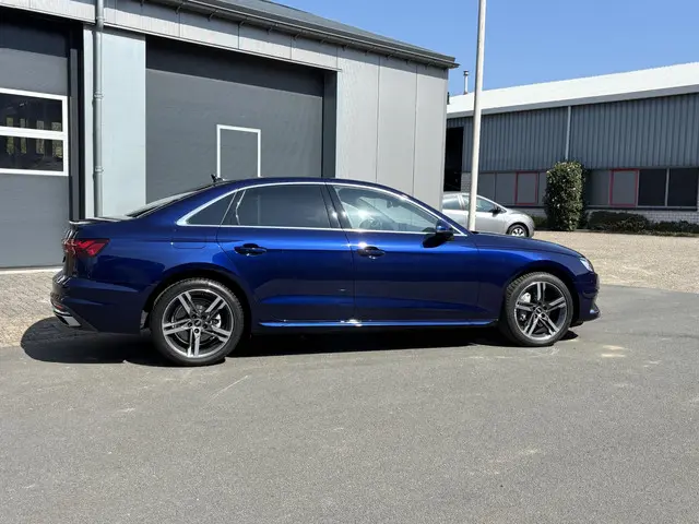 Audi A4 Limousine 40 TFSI Business Edition 2021 Benzine 4