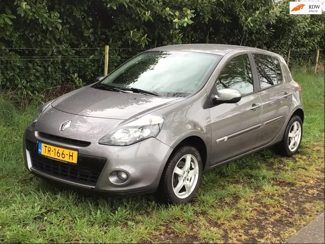 Renault Clio 1.6 Night & Day AUTOMAAT 2012 Benzine