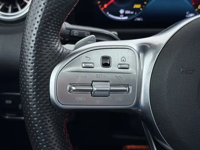 Mercedes-Benz GLB 200 AMG line 2022 Benzine 25