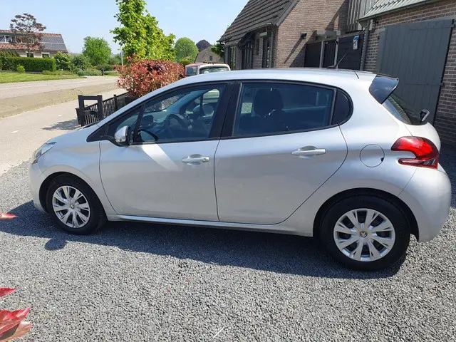 Peugeot 208 1.2 PureTech Active 2017 Benzine 6