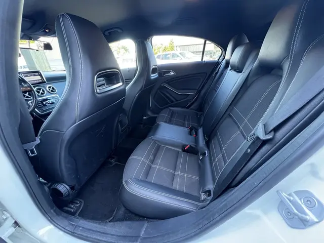 Mercedes-Benz A-Klasse 180 2012 Benzine 14