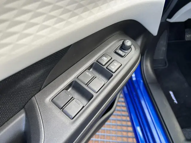 Suzuki Swift 1.2 Style Smart Hybrid 2025 Benzine 21