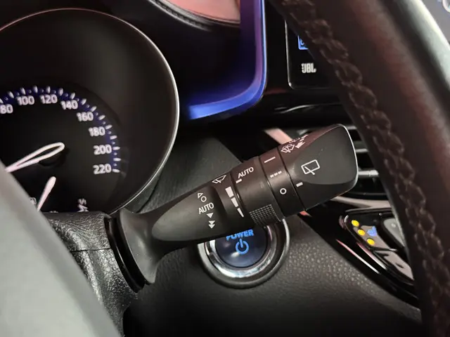 Toyota C-HR 1.8 Hybrid Bi-Tone 2018 Hybride Benzine 31