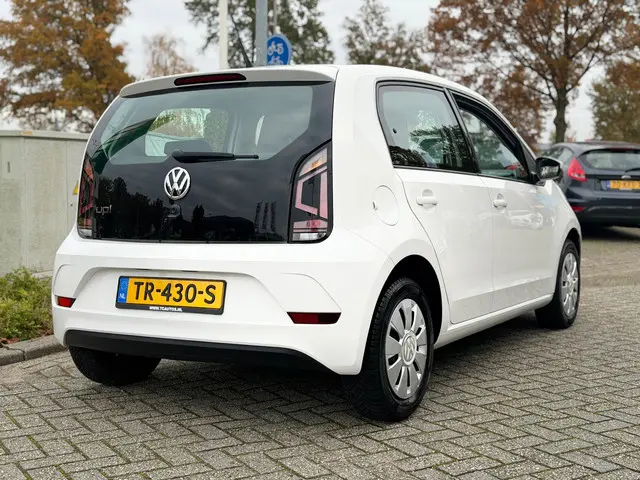 Volkswagen up! 1.0 BMT move up! 2e eigenaar !! 2018 Benzine 8