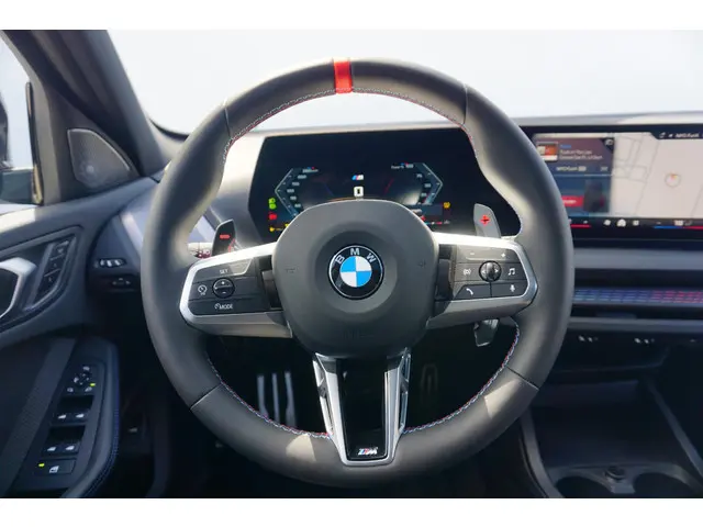 BMW 1 Serie 5-deurs M135i xDrive 2025 Benzine 11