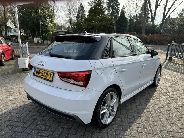 Audi A1 Sportback 1.0 TFSI Adrenalin S-Line 2015 Benzine 4