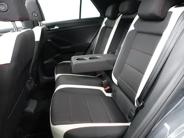 Volkswagen T-Roc 1.5 TSI R Line Sport Aut- 2019 Benzine 24