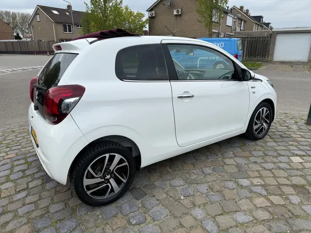 Peugeot 108 1.2 VTi Allure 2014 Benzine 4