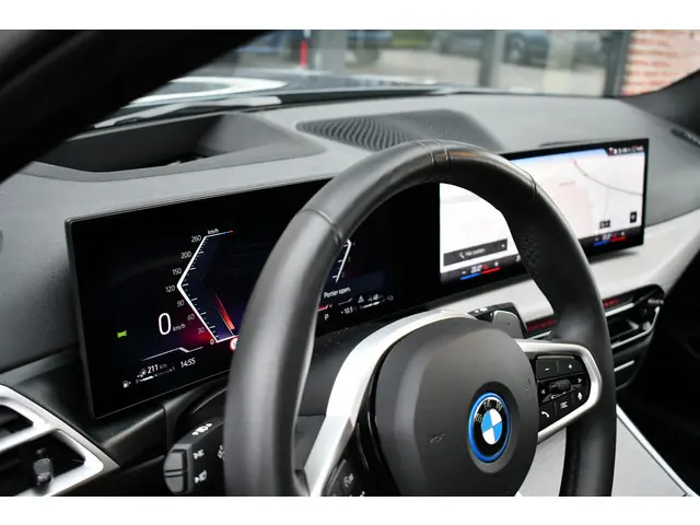 BMW 3 Serie Touring 330e M-Sport 2025 Hybride Benzine 81