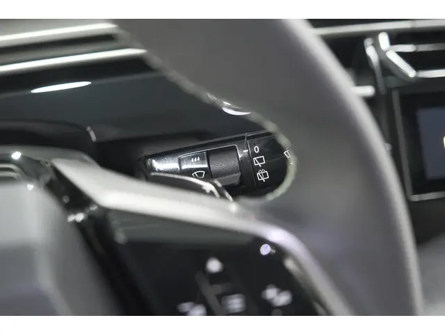 Peugeot 5008 HYbrid 145 e-DCS6 GT 2025 Hybride Benzine 37