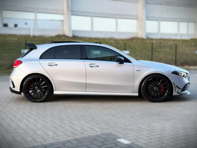 Mercedes-Benz A-Klasse 220 Premium Plus AMG 2019 Benzine 9