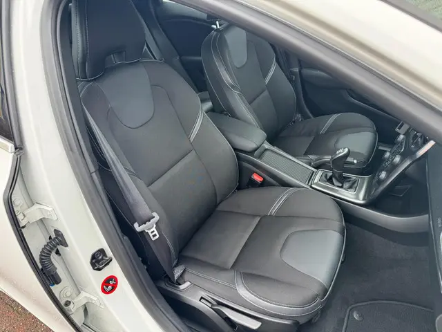 Volvo V40 1.6 T3 Momentum 2013 Benzine 8