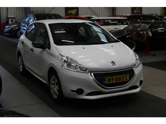 Peugeot 208 1.0 VTi Access 2013 Benzine 2