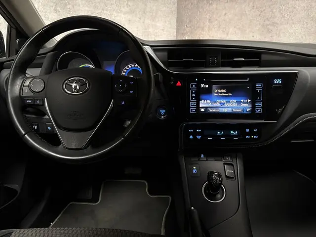 Toyota Auris 1.8 Hybrid Dynamic 2018 Hybride Benzine 6