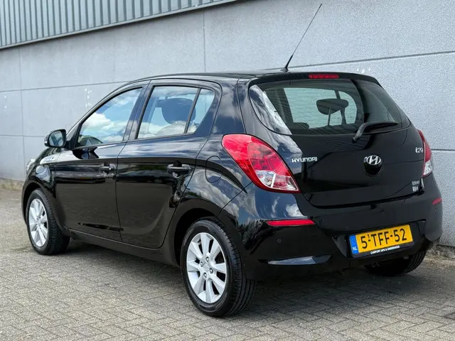 Hyundai i20 1.2i i-86PK Airco|Navigatie|Led!!! 2014 Benzine