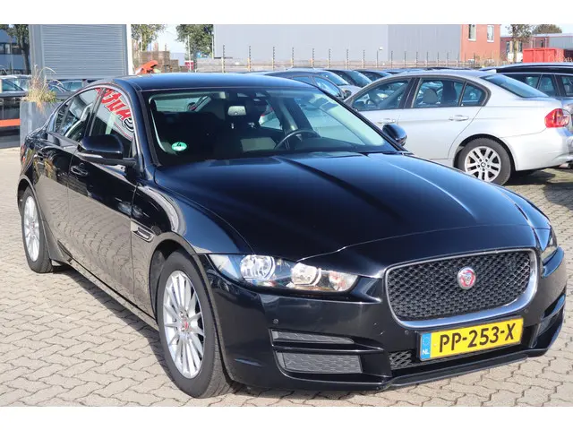 Jaguar XE 2.0 D Pure 2017 Diesel 11