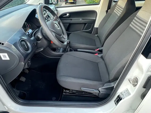 Volkswagen up! 1.0 BMT move up! NL-AUTO-NAP. 2017 Benzine 10