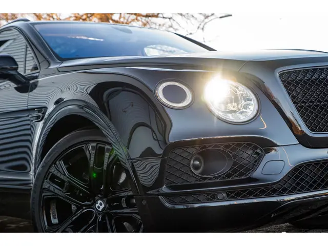 Bentley Bentayga 6.0 W12 black on black 2016 Benzine 52