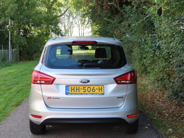 Ford B-MAX 1.0 EcoBoost Style *Navigatie ! 2015 Benzine 4