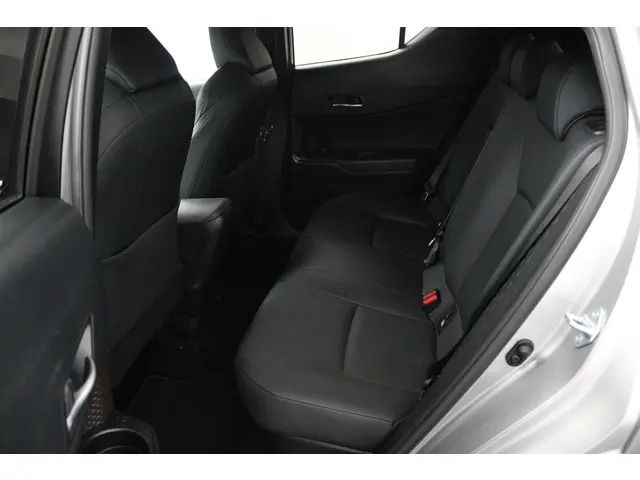 Toyota C-HR 1.8 Hybrid Bi-Tone 2018 Hybride Benzine 18