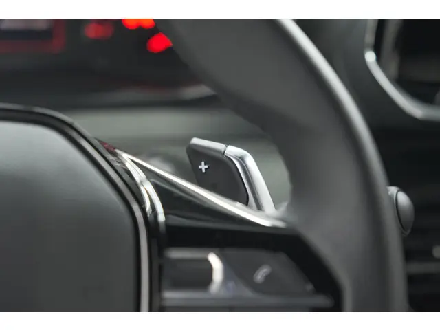 Peugeot 2008 PureTech 130 EAT8 Allure 2023 Benzine 37