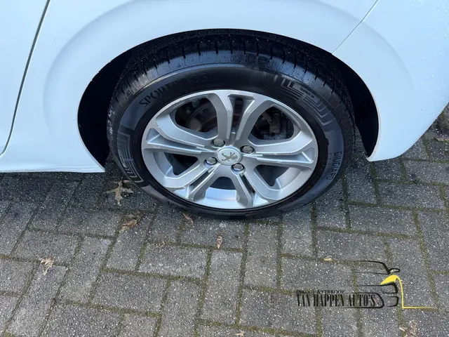 Peugeot 208 1.6 VTi Allure / apk 3-2027 2013 Benzine 10