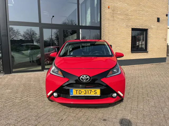 Toyota Aygo 1.0 VVT-i x , Airco, Led, Zuinig 2016 Benzine 4