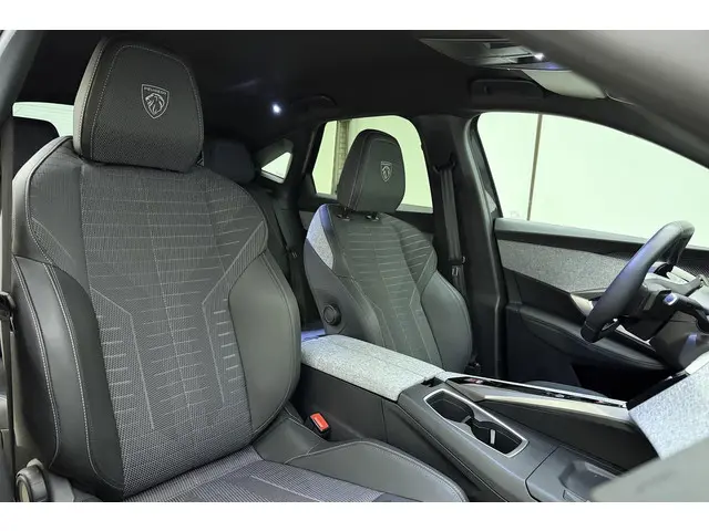 Peugeot 3008 1.2 Hybrid 145 GT 2025 Hybride Benzine 14