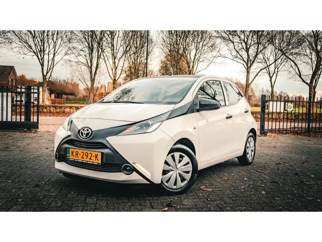 Toyota Aygo 1.0 VVT-i x-now 2016 Benzine 6