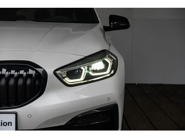 BMW 1 Serie 5-deurs 118i 2024 Benzine 33
