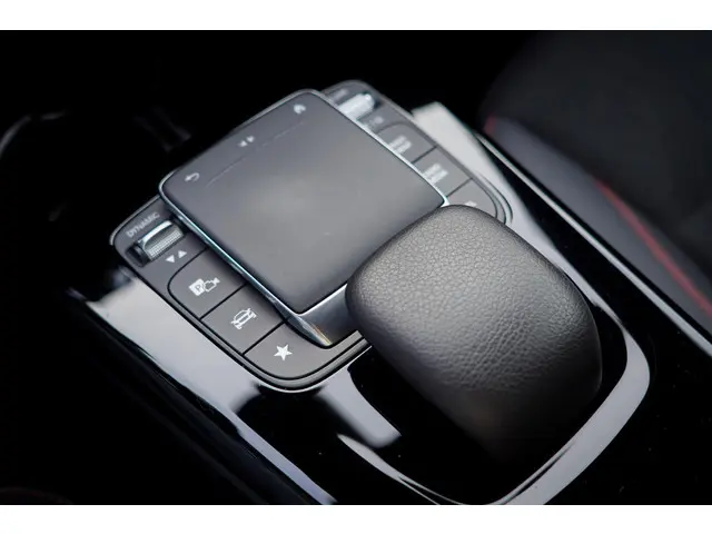 Mercedes-Benz CLA 250 e AMG Line 2023 Hybride Benzine 29