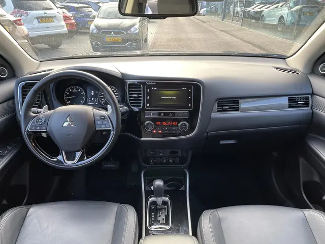 Mitsubishi Outlander 2.0 2WD Limited+ 2019 Benzine 15