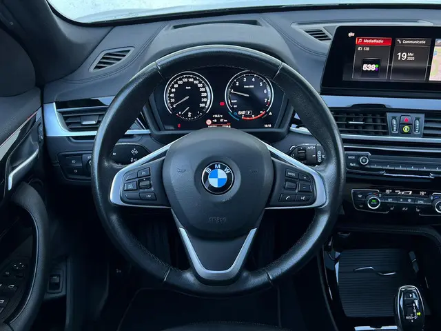 BMW X1 sDrive18i High Executive Edition 2020 Benzine 7